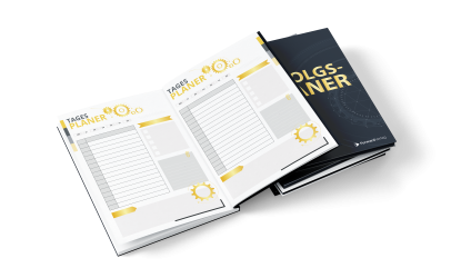 Aufgeschlagener Chefsache Erfolgsplaner mit sichtbarer Doppelseite Tagesplaner